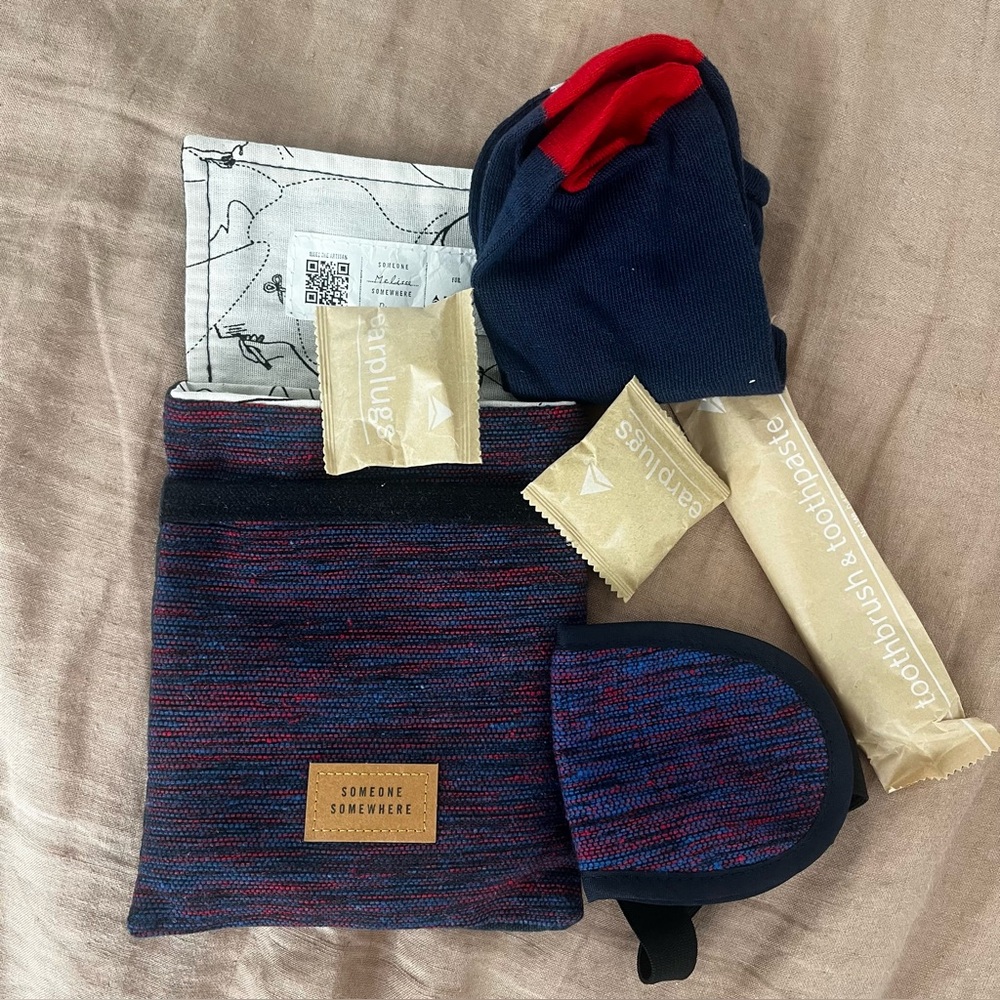 Delta first class business travel kit cosmetic bag Red Socks eye mask pouch